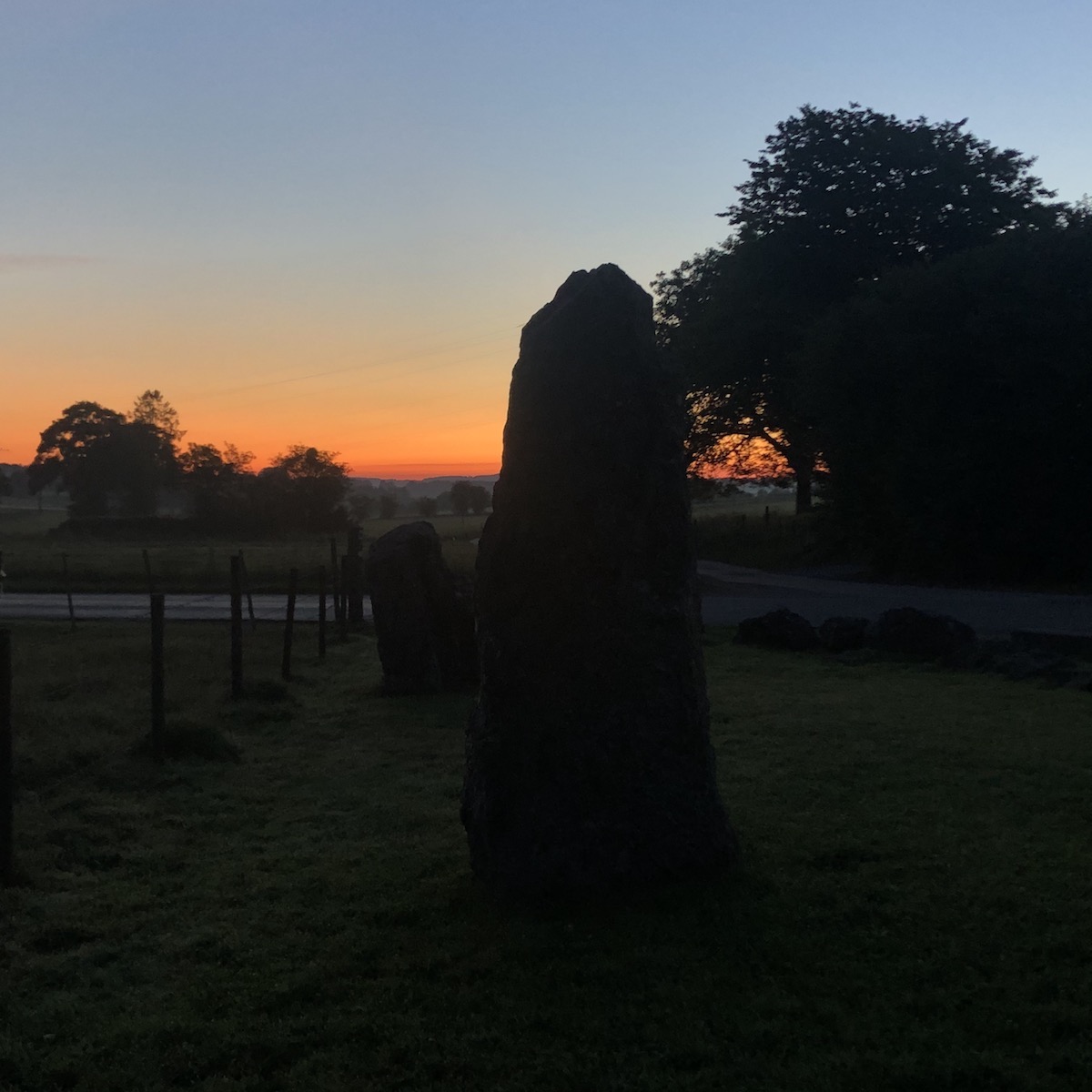 Géobio Wéris lever de soleil Dolmen Nord Menhir 21 juin 2020 Mélina Maillez