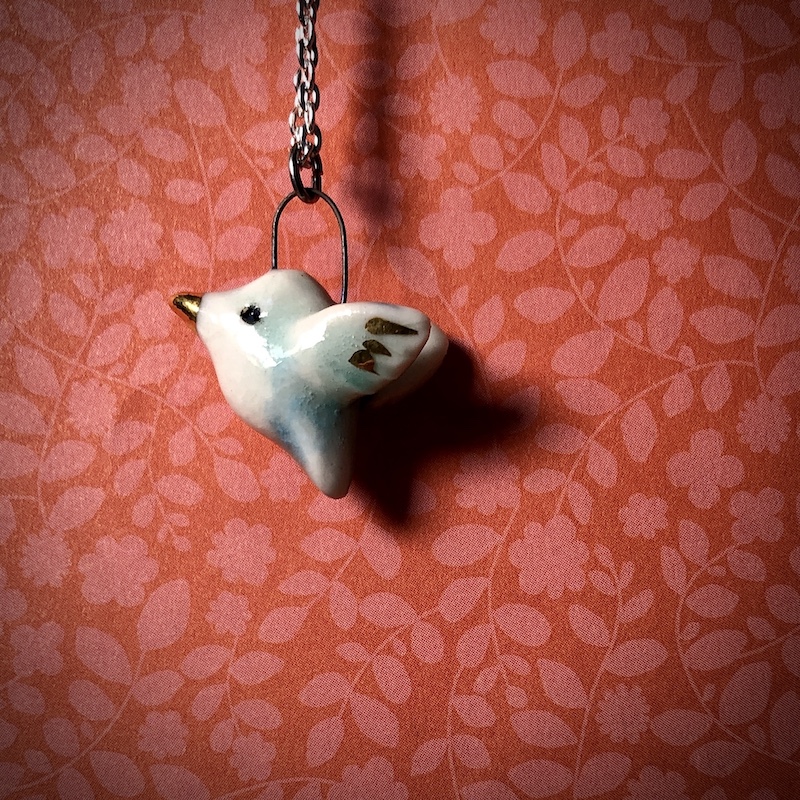 Porcelaine Pendentif Oiseau turquoise s'envolant doux Mélina Maillez