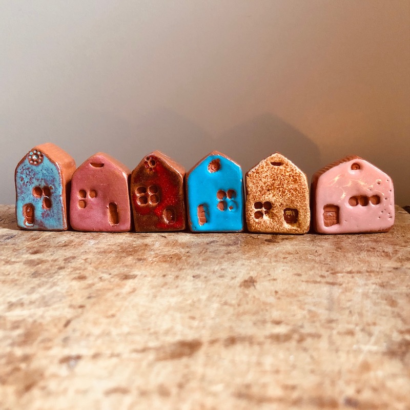 Céramique Six petites maisons déco colorées illuminées Mélina Maillez www.hautcoeurdulieu.be