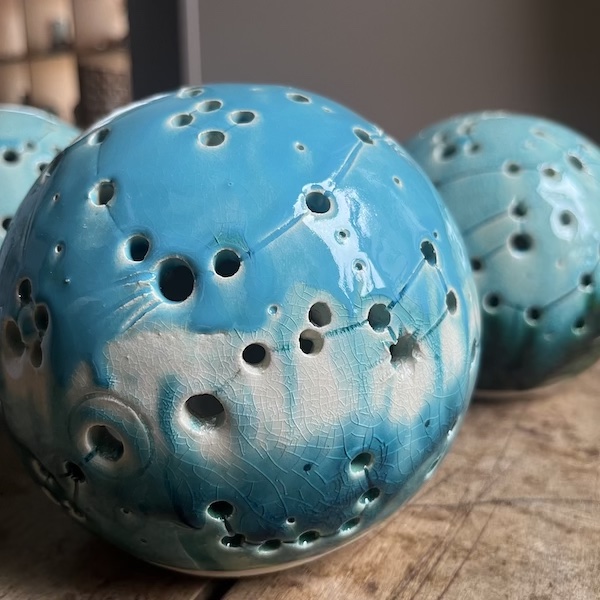 Céramique mini boules célestes Mélina Maillez www.hautcoeurdulieu.be